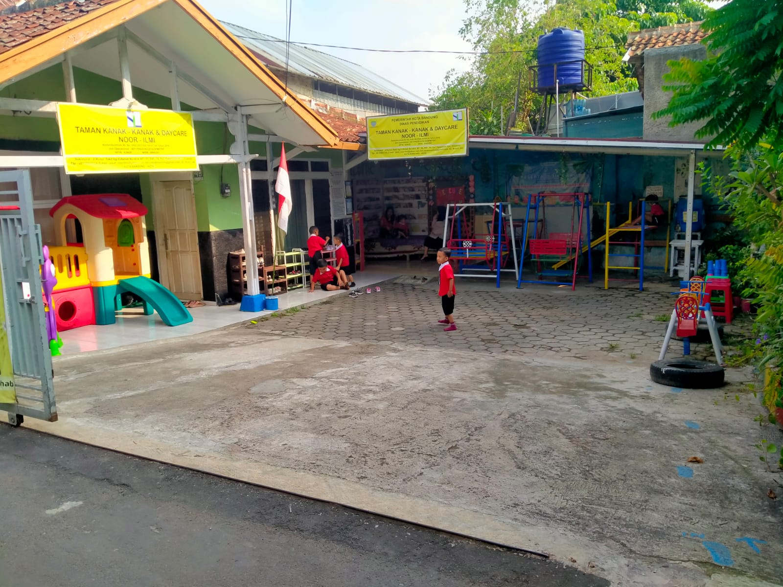 Gerbang utana sekolah