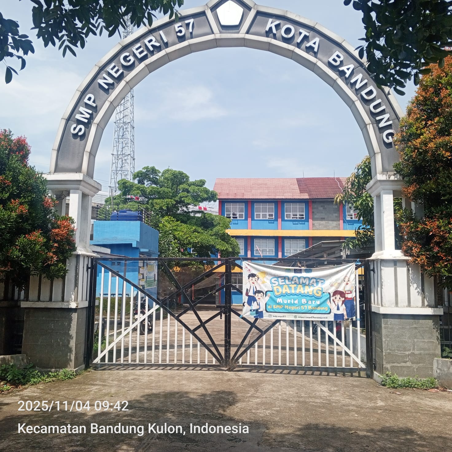 Poto Gerbang Utama SMPN 57 Bandung