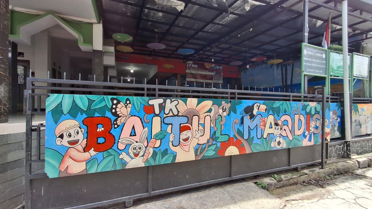 FOTO GERBANG UTAMA SEKOLAH