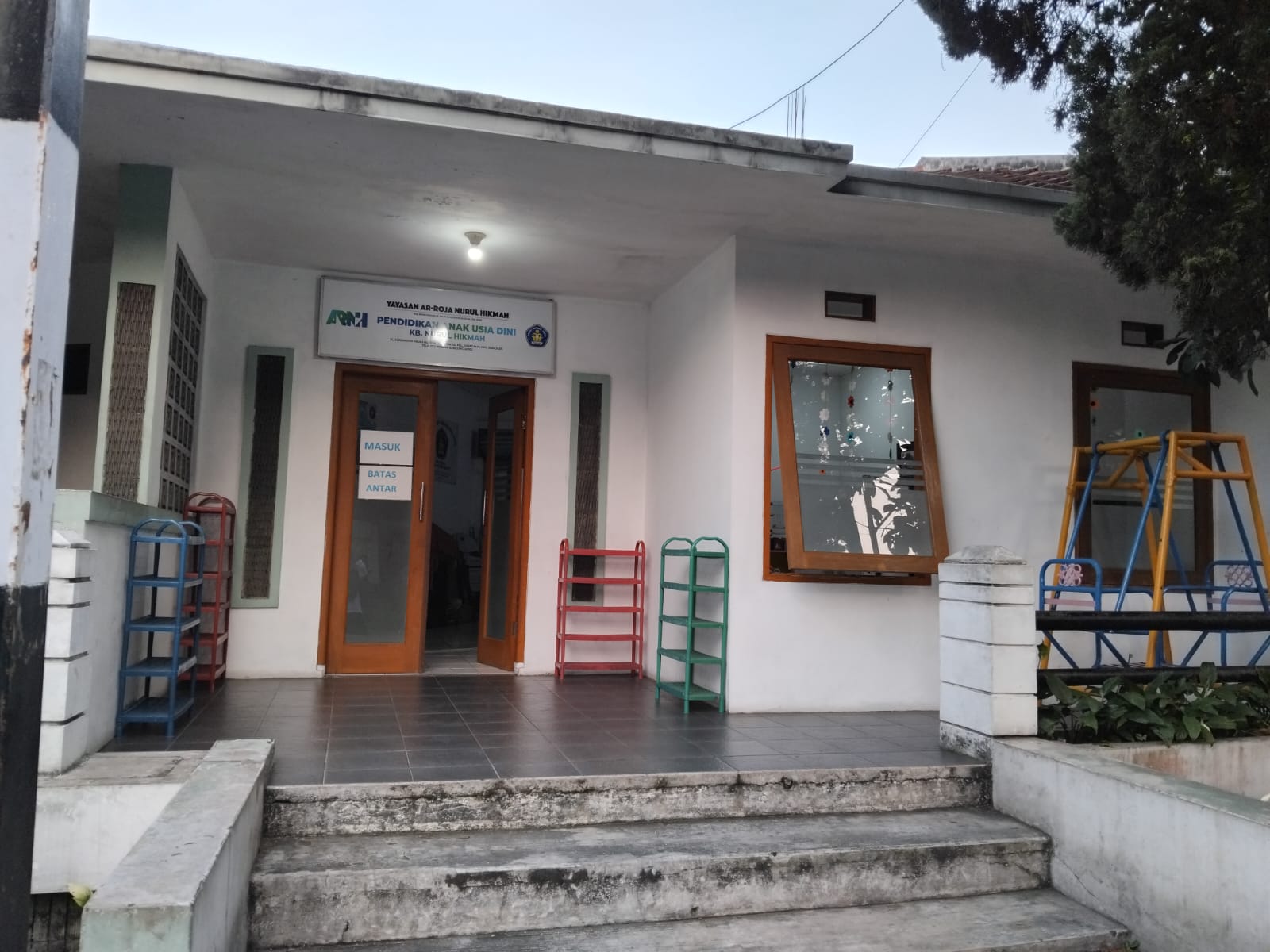 Halaman Depan Sekolah / Pintu Utama Sekolah