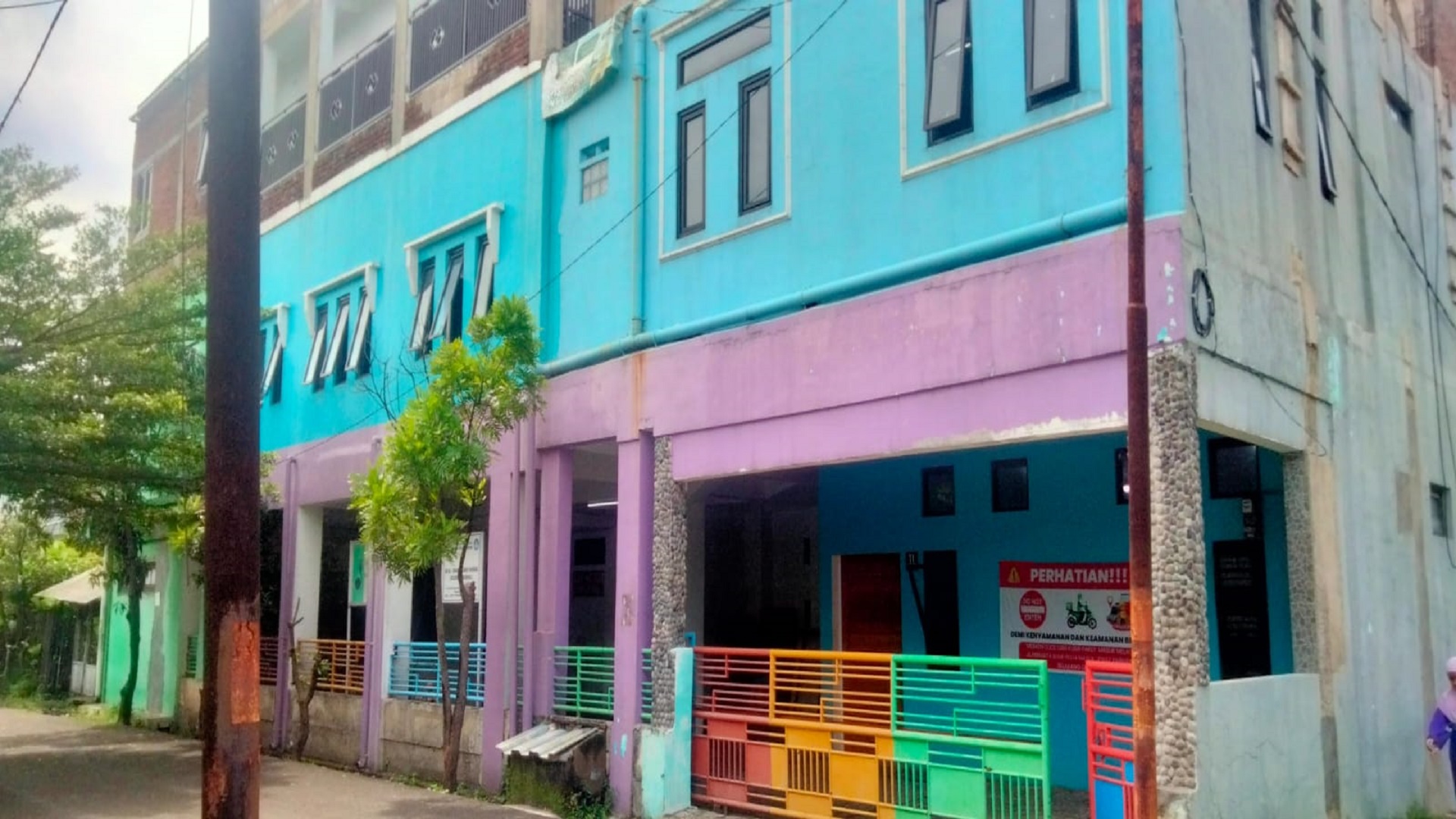 GEDUNG UTAMA SEKOLAH SD AL-IHSAN ISLAMIC SCHOOL