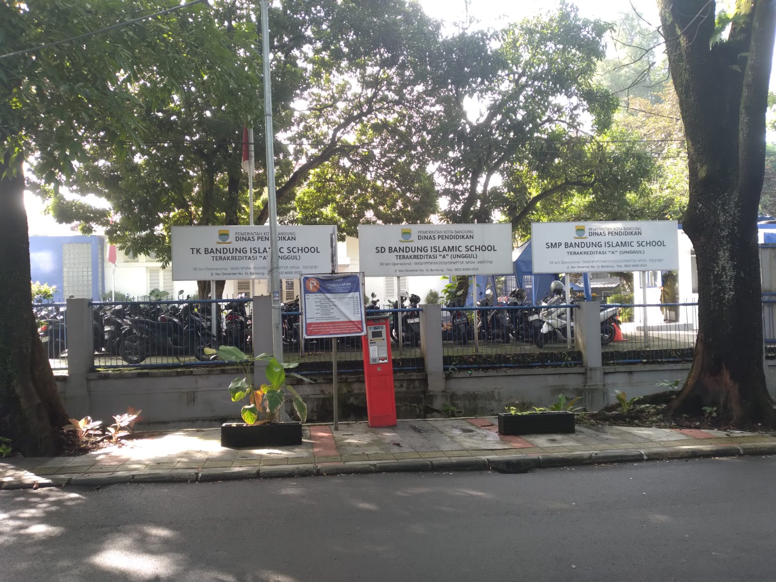 Plang Bandung Islamic School