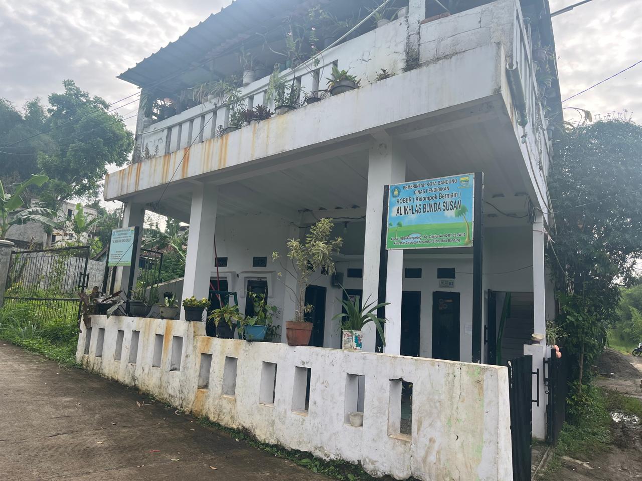 Foto sekolah tampak depan