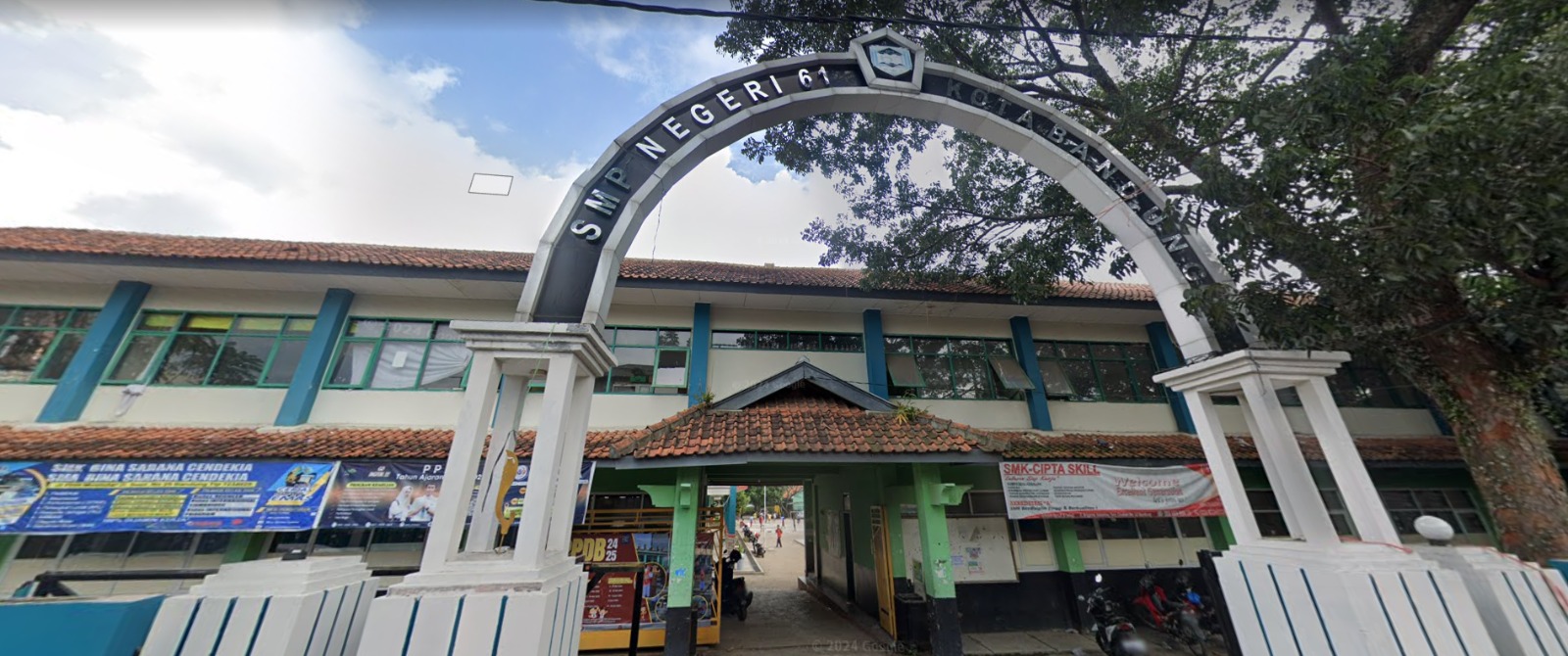 Gerbang Utama SMP Negeri 61 Kota Bandung