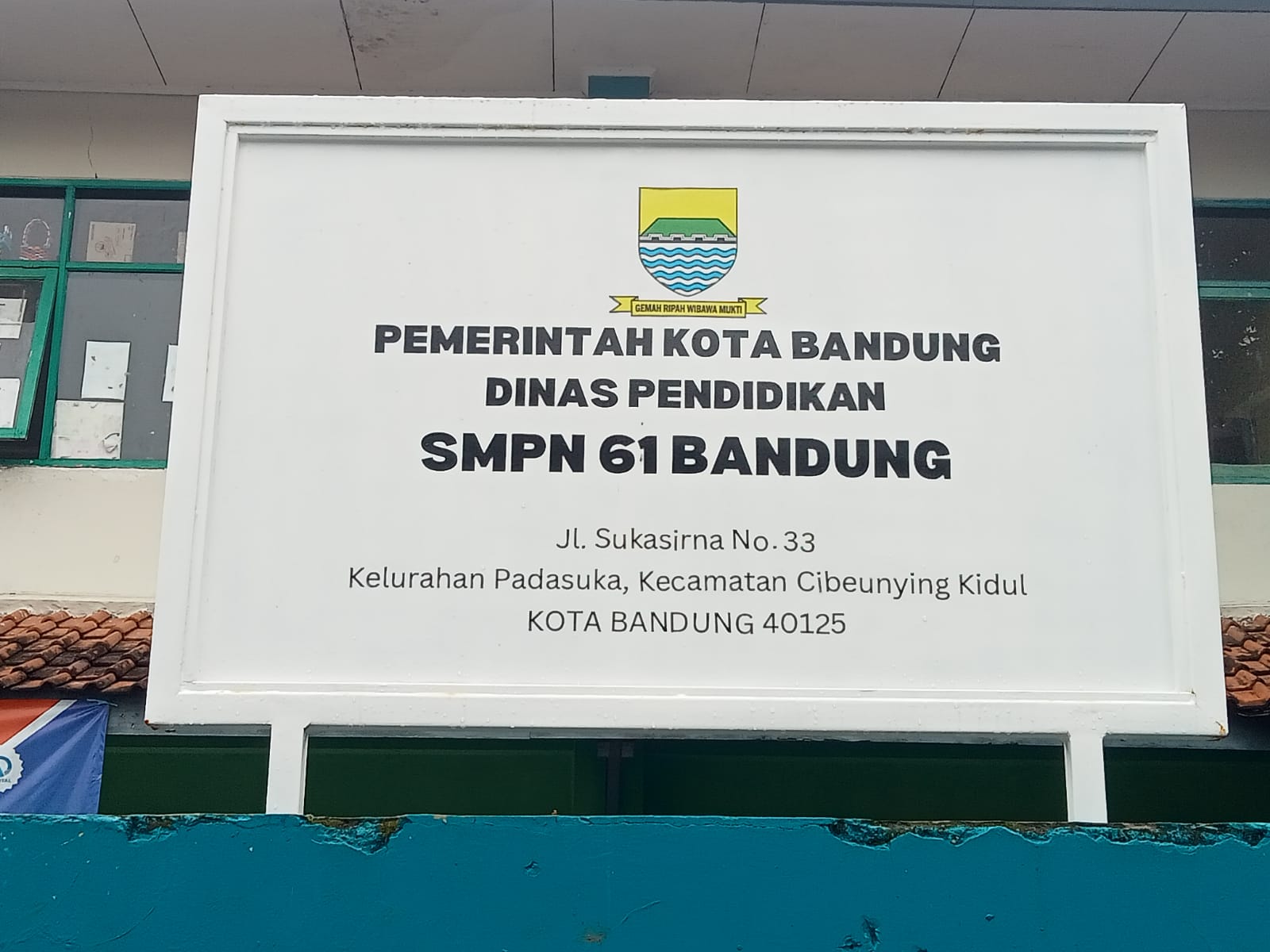 Plang SMP Negeri 61 Kota Bandung