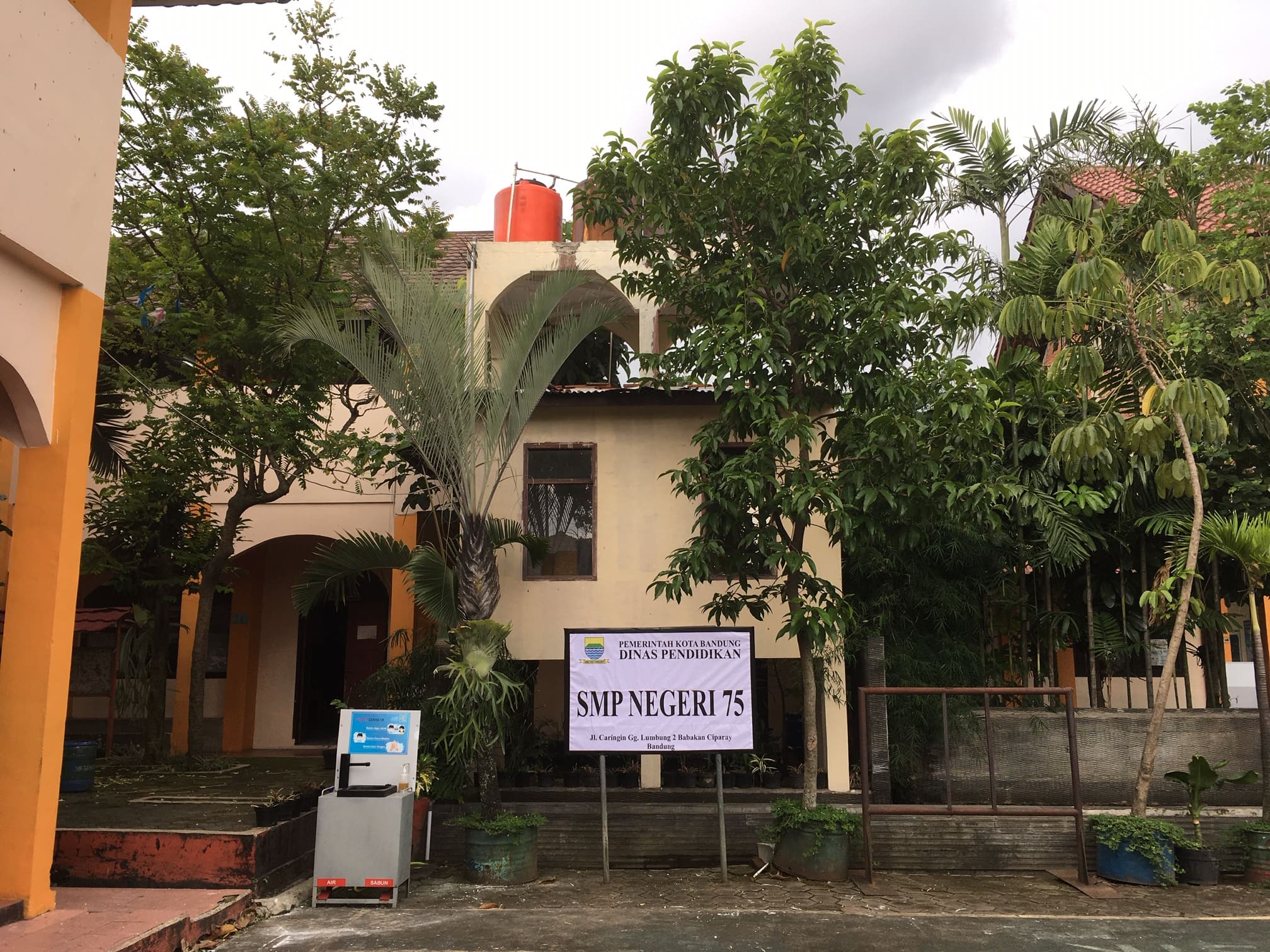 Plang Sekolah SMP Negeri 75 Kota Bandung