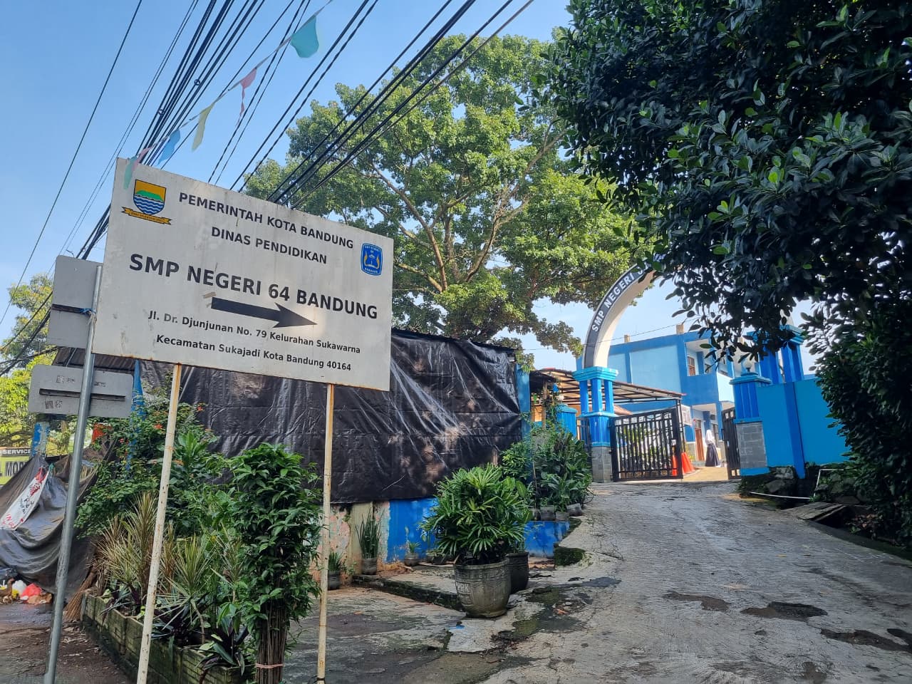 Plang Sekolah SMPN 64 BANDUNG