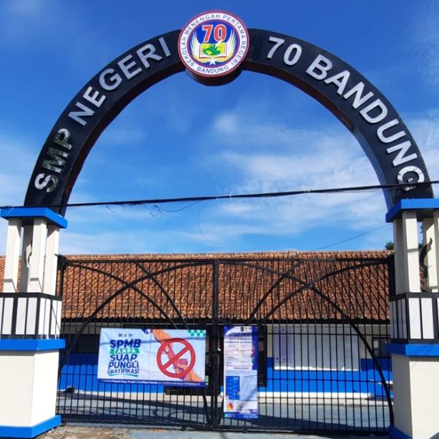 Foto halaman depan Sekolah