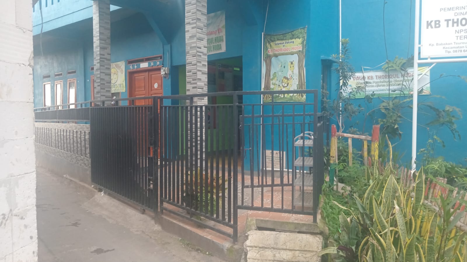 Foto gerbang utama sekolah