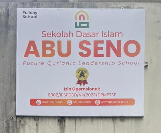 Plang Nama Sekolah