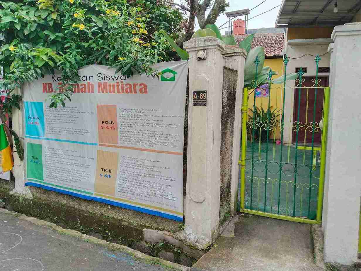 Gerbang Sekolah KB Rumah Mutiara