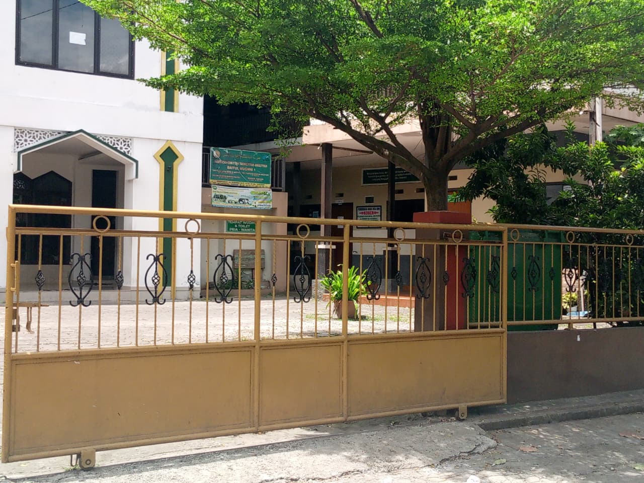 Foto Gerbang Utama Sekolah